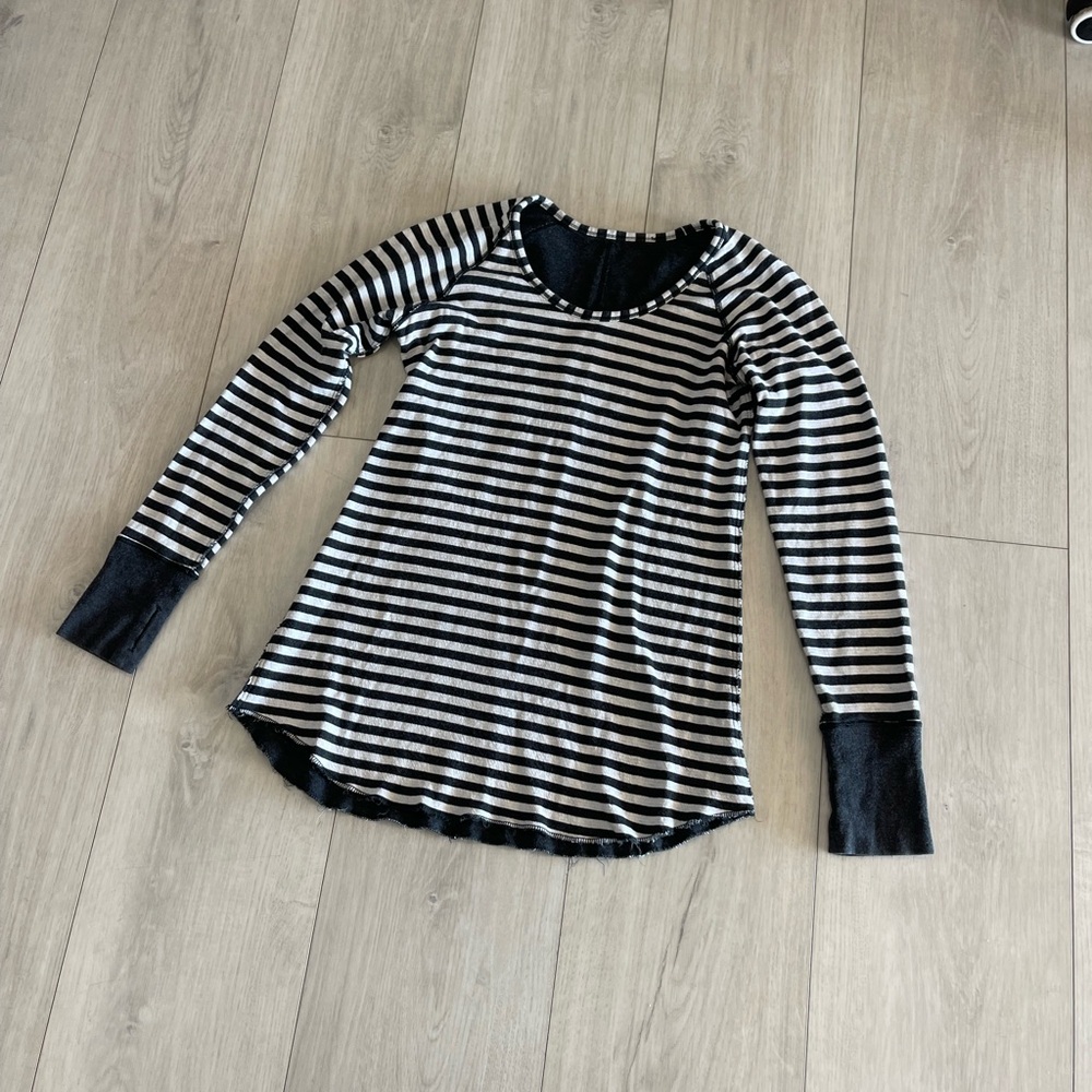 Lululemon Athletica Black and White Fitted Long Sleeve Tee